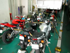 フェリーに積み込み